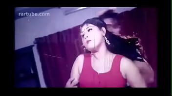 Redare Cântec sexy Rani (rani l-a sedus foarte mult, ceea ce l-a făcut să facă o mișcare asupra ei. rani știa că îi va deschide bluza, de aceea a purtat sutien negru sub bluză pentru a preveni expunerea sânilor)