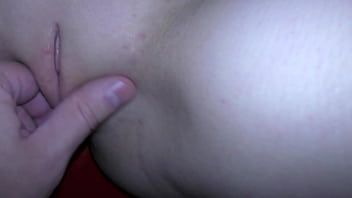 Odtwórz Mój wielki kutas w jej nastoletniej cipce jak gorąca kiełbasa w małej bułce