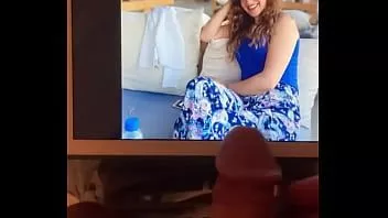 再生 サラの雌犬 1 は私が彼女に敬意を表して、彼女の写真で絶頂をするように要求したので、私はやった!