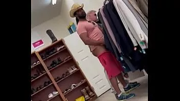 play Prinde doi bărbați în magazinul din Los Angeles. california