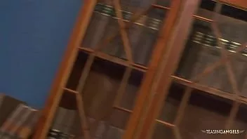 play يتم التحدث عن الكتاكيت المذهلة في ممارسة الجنس معًا في المكتب