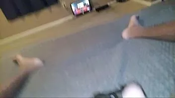 Jouer Superdariusguy frotte sa jeune bbc brune pendant qu'il joue sur son jeu pt1
