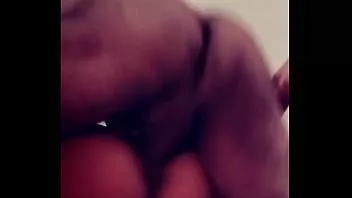 Riproduci Si trasforma in uno stronzo veloce quando sente il cazzo dentro di lei