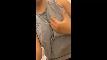 Jouer Femme indienne extrêmement excitée seule à la maison