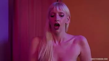 播放 Sweetfemdom 的 Ballbusting 统治教练
