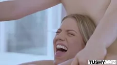 Jouer Surcharge anale chaude : compilation de plans à trois blondes et brunes