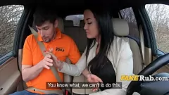Reproducir La obsesión del instructor de conducción adolescente conduce al sexo apasionado del automóvil