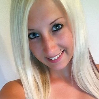 Pornstar Leonie Pur
