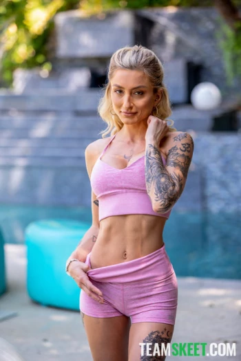 Pornstar Kathryn Mae
