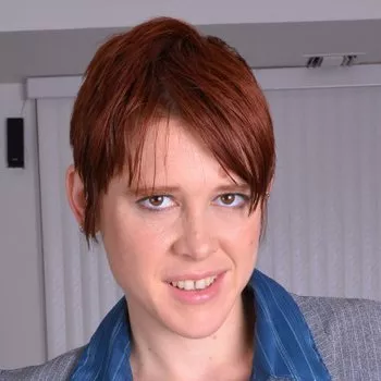 قناة Lily Cade