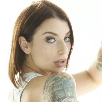 قناة Ivy Lebelle